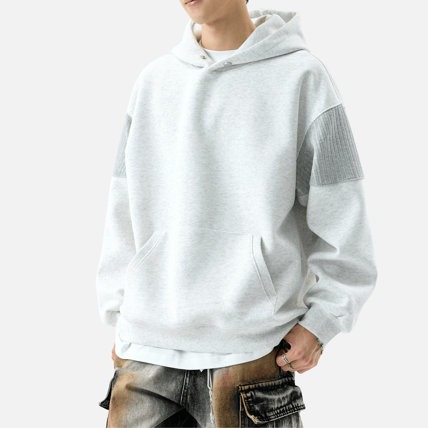 Sudadera minimalista con bolsillo