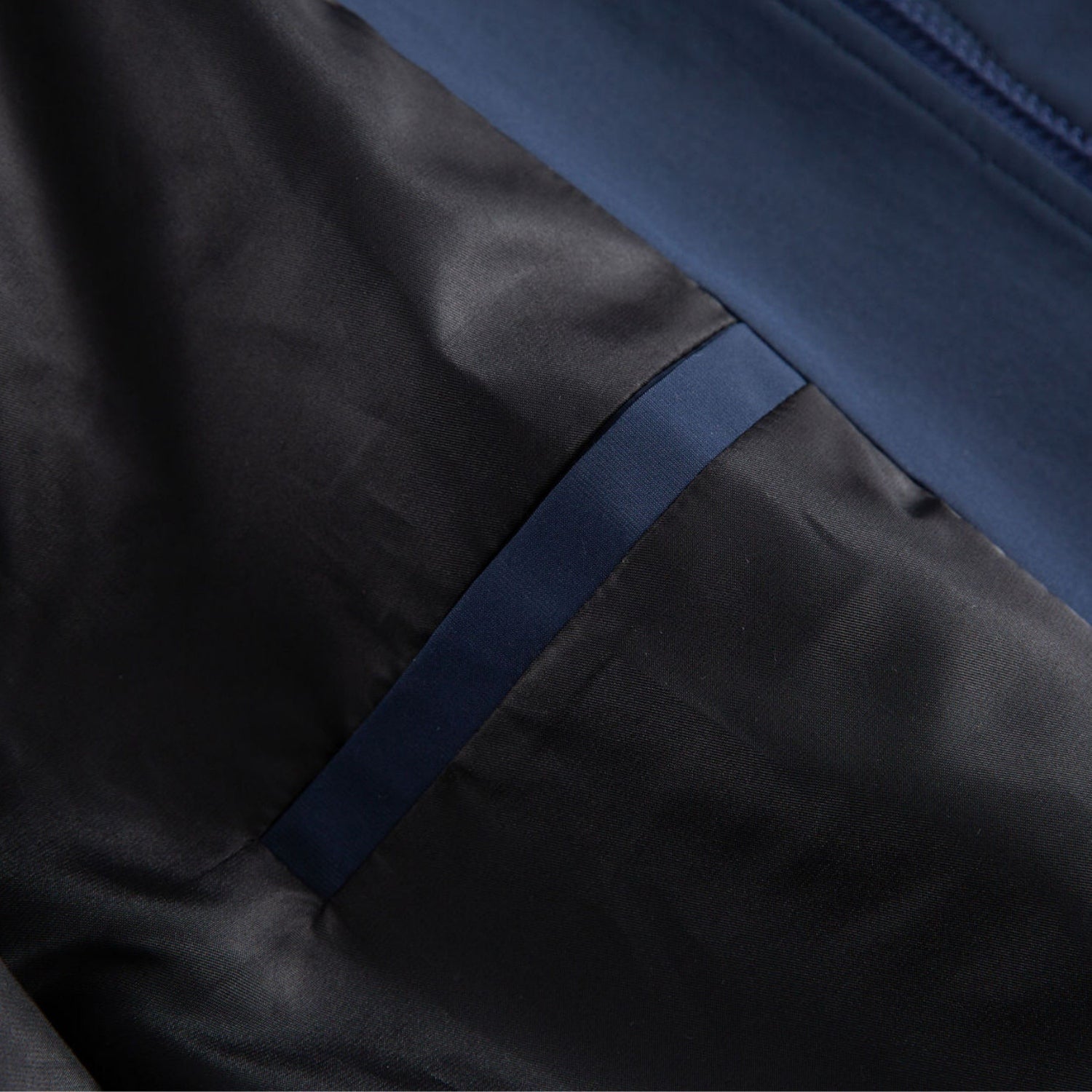 Chaqueta deportiva vintage a rayas con cuello alto