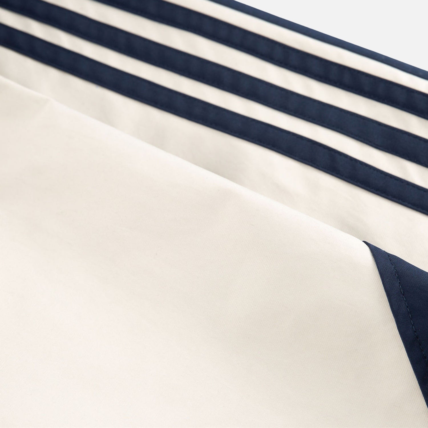 Chaqueta deportiva vintage a rayas con cuello alto