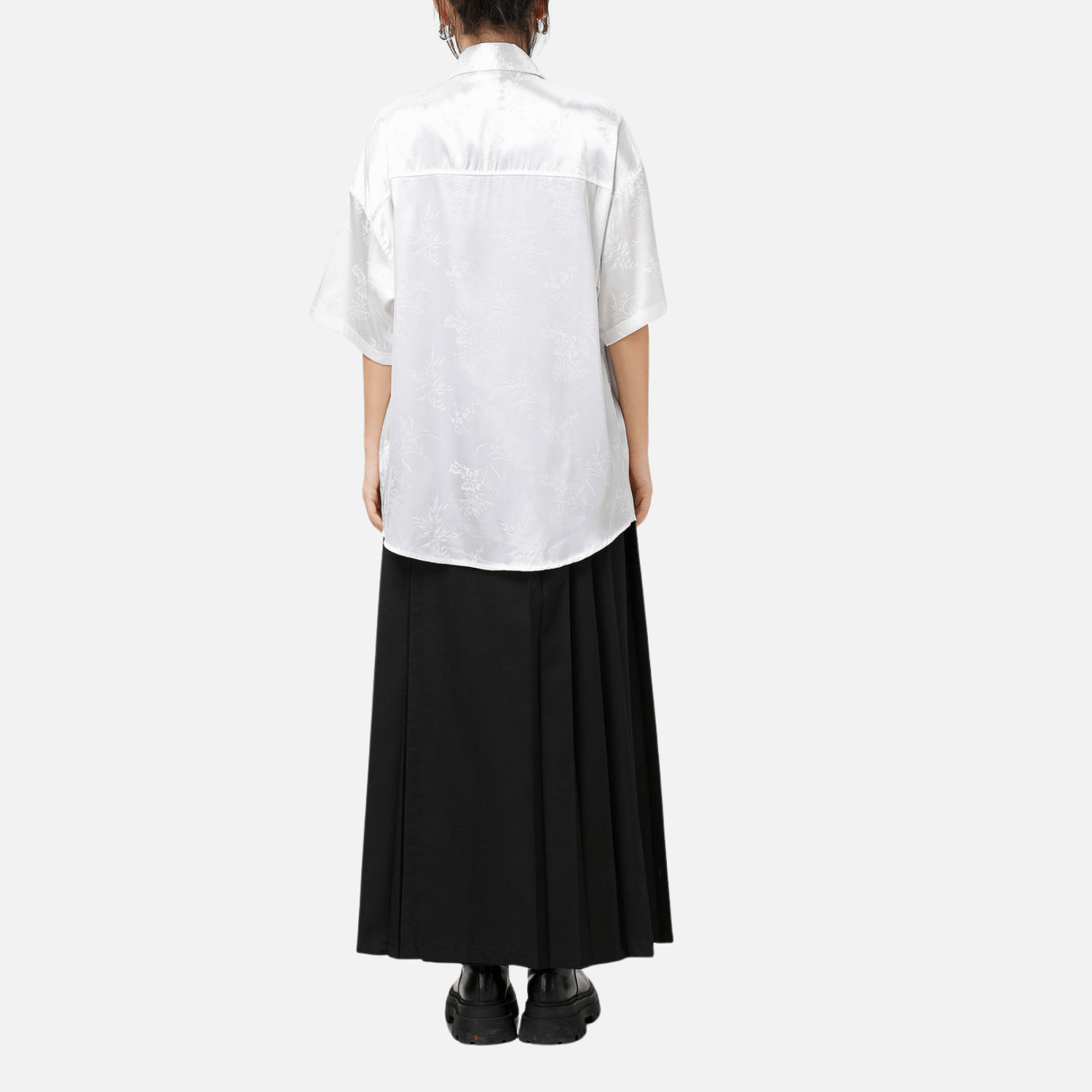 Elegantes Hemd mit Herzstickerei