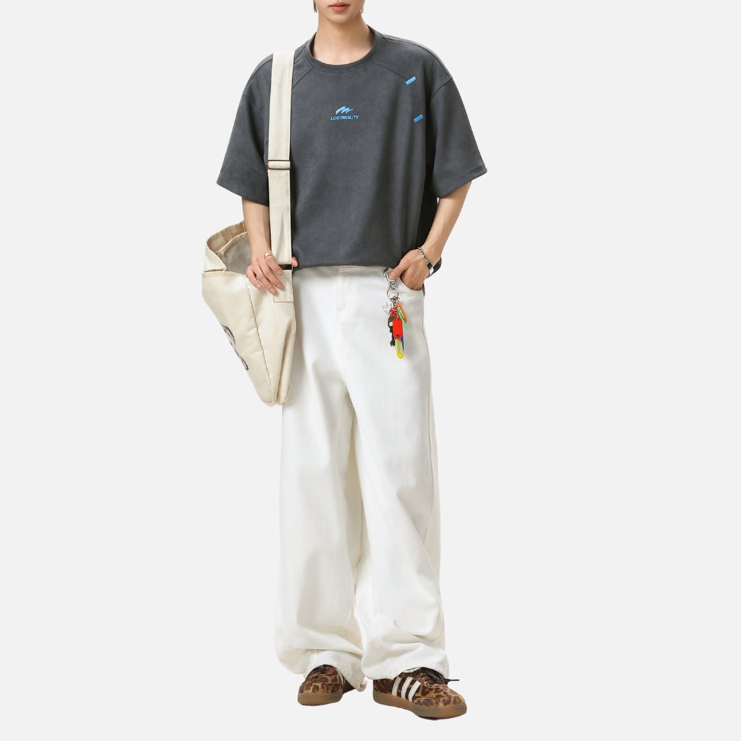 Camiseta bordada con bloques de color estructurados