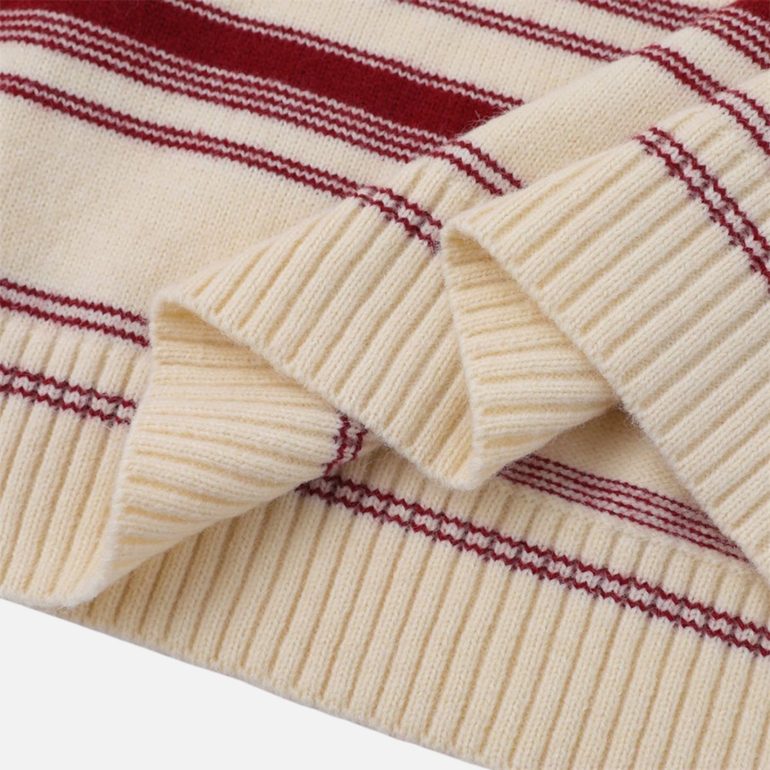 Suéter polo de rayas estilo universitario