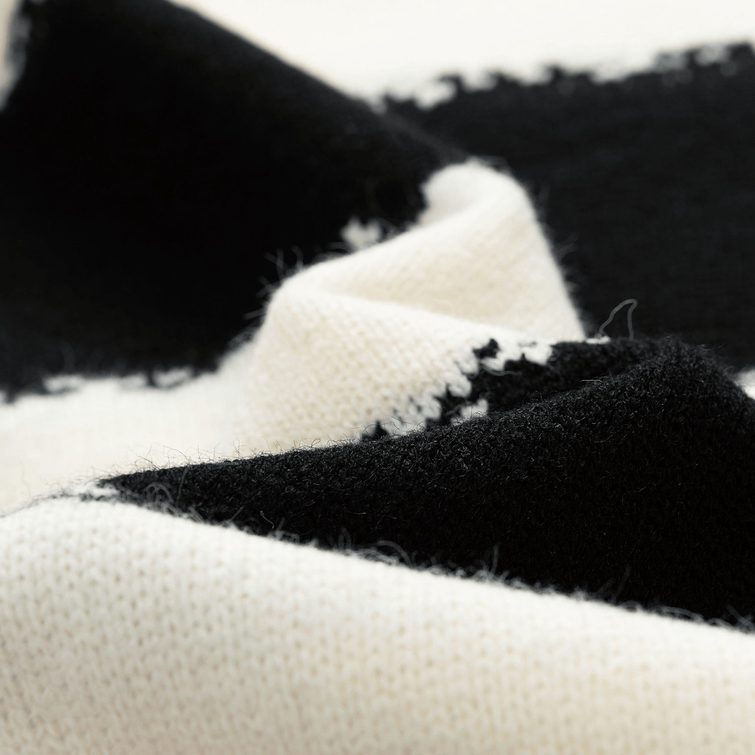 Gestreifter Colorblock-Pullover