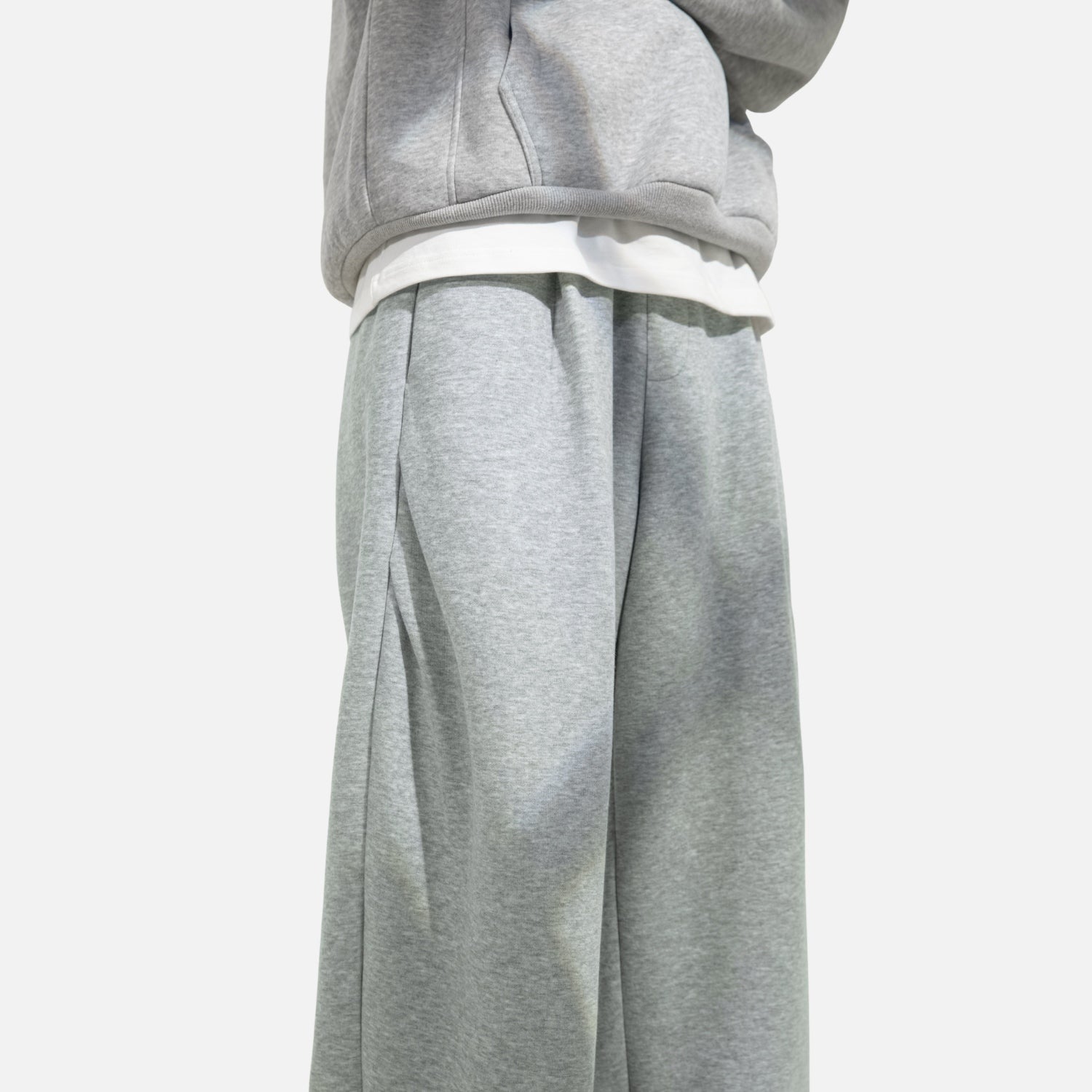 Pleated-Side Straight Baggy Pants