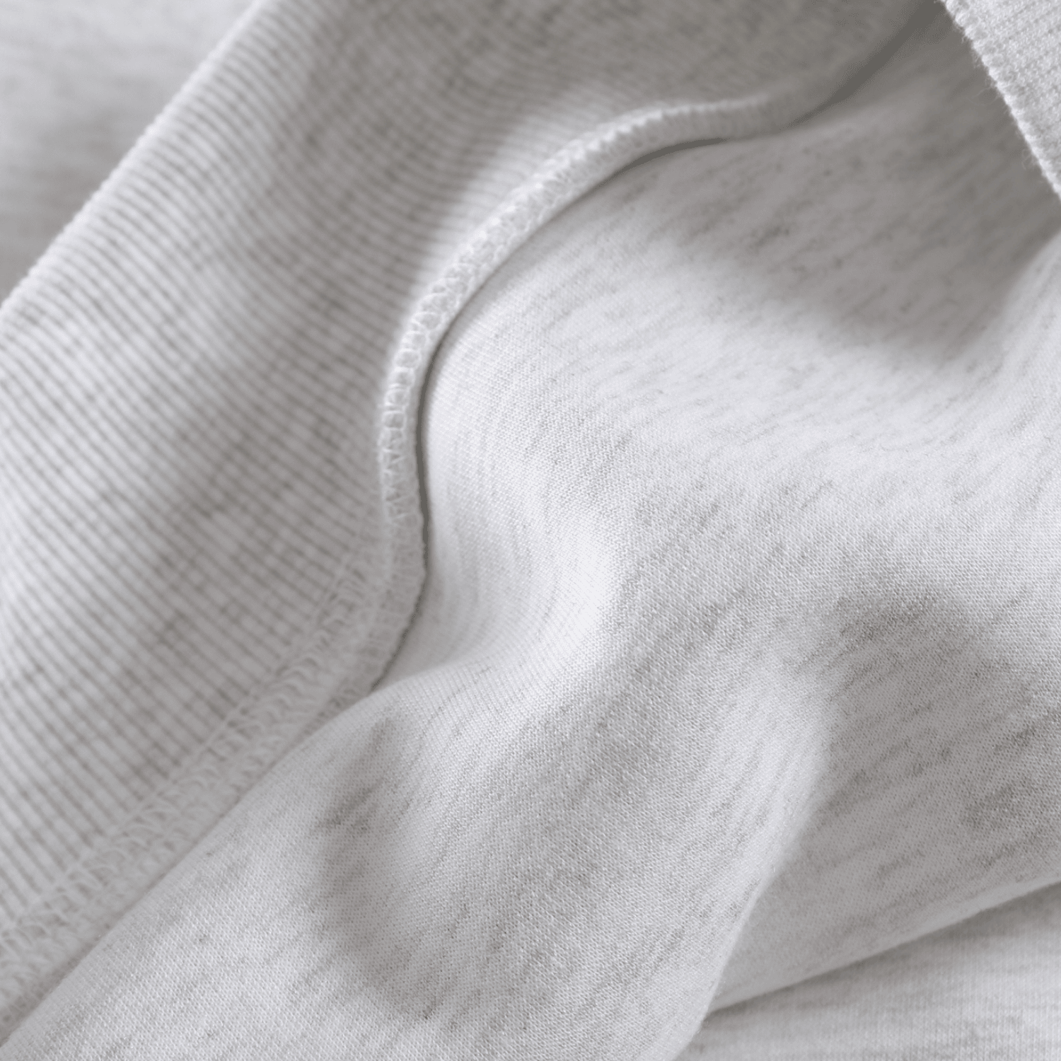 Sudadera minimalista con bolsillo