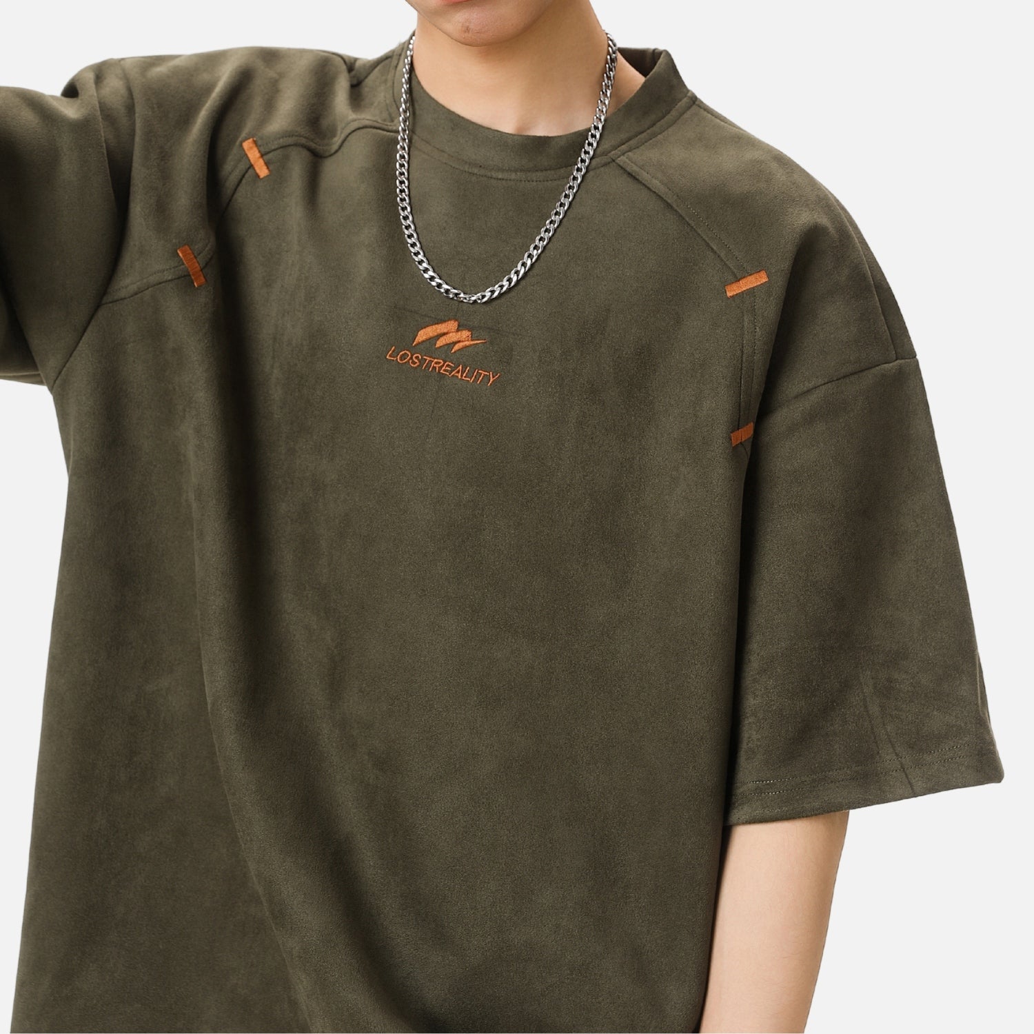 Strukturiertes, farblich abgesetztes, besticktes T-Shirt