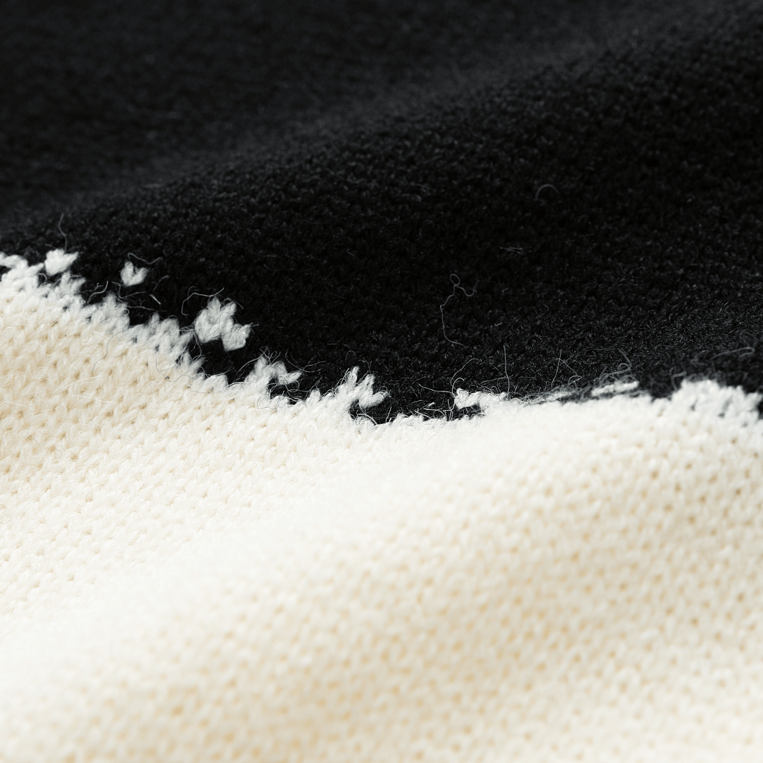 Gestreifter Colorblock-Pullover