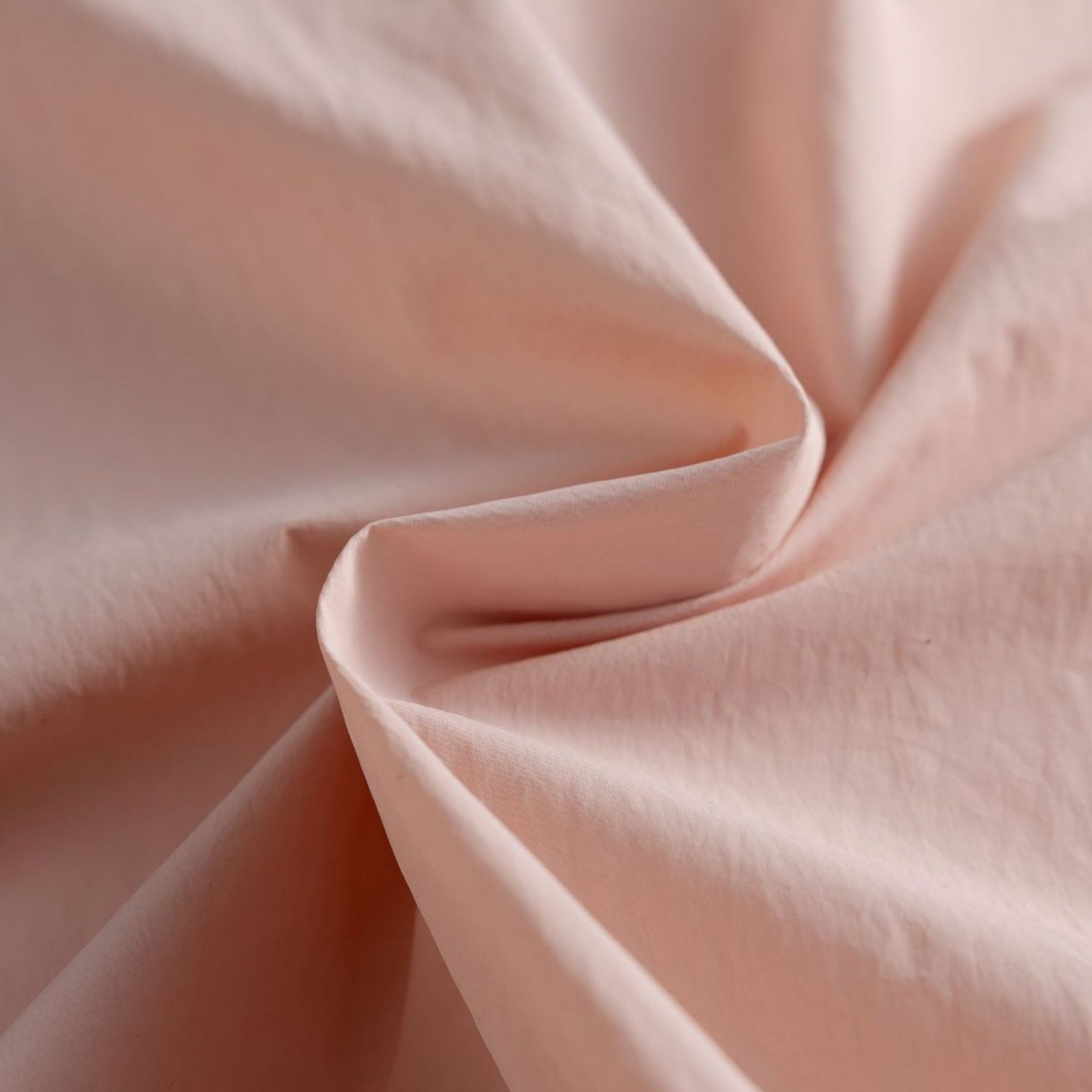 Chaqueta acolchada minimalista con cuello alto