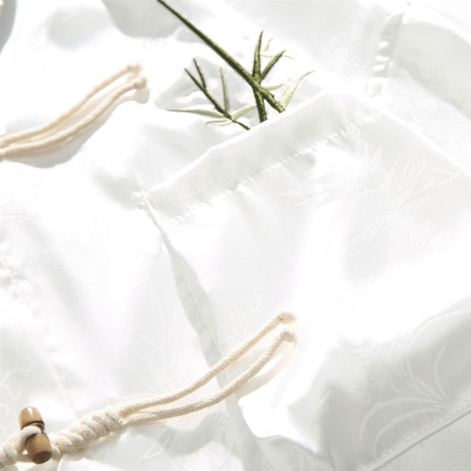 Elegantes Hemd mit Herzstickerei