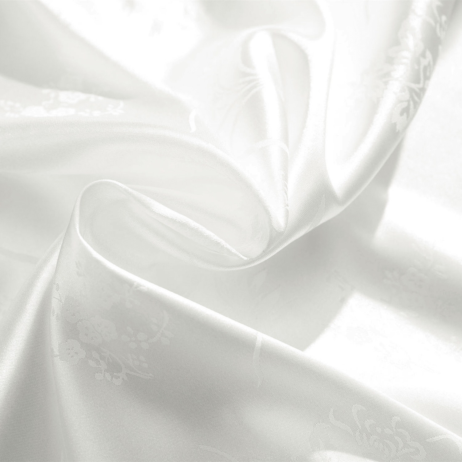 Elegantes Hemd mit Herzstickerei