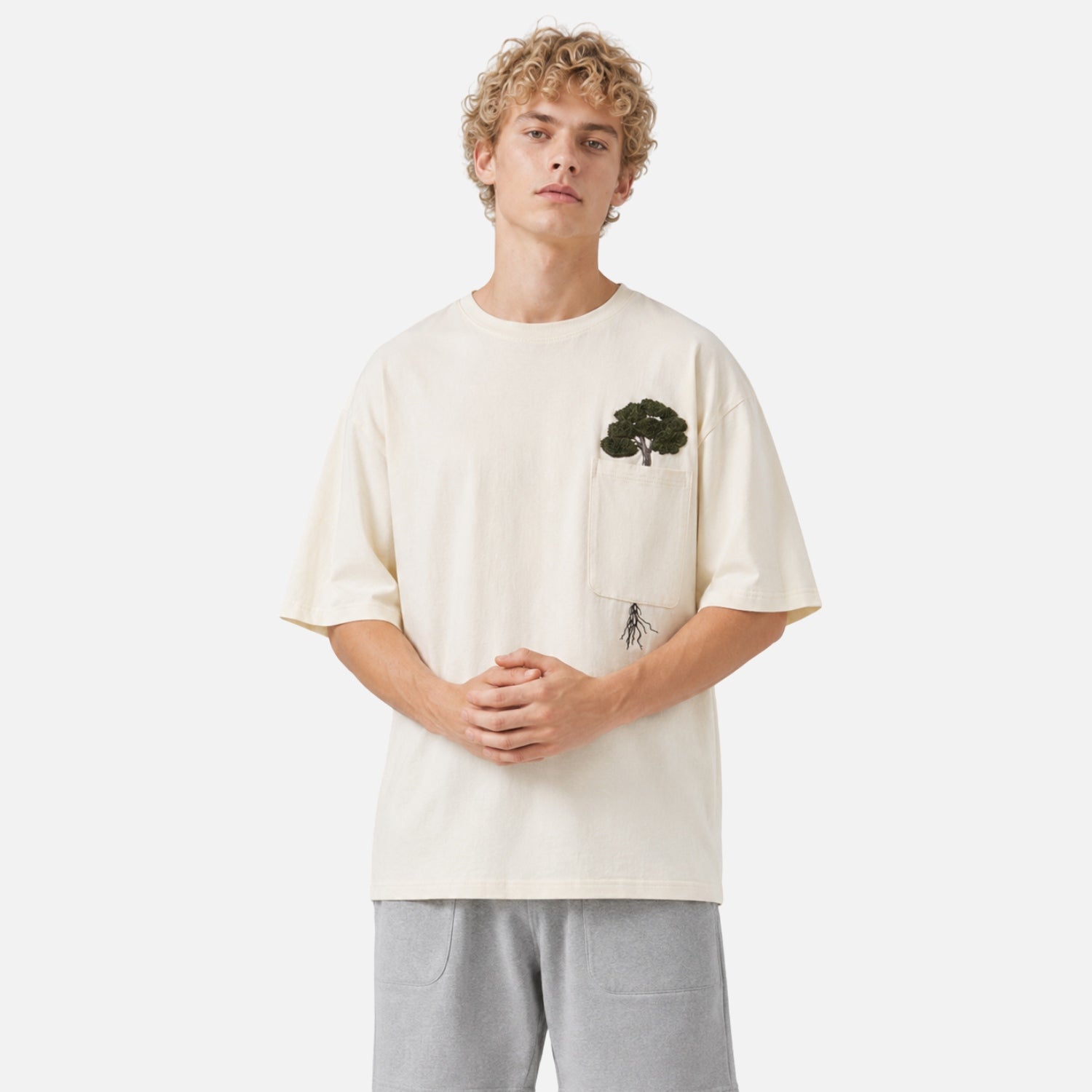 Besticktes Grafik-T-Shirt mit Baum-Motiv