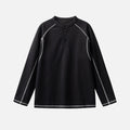 Sudadera con cuello henley y costuras en contraste