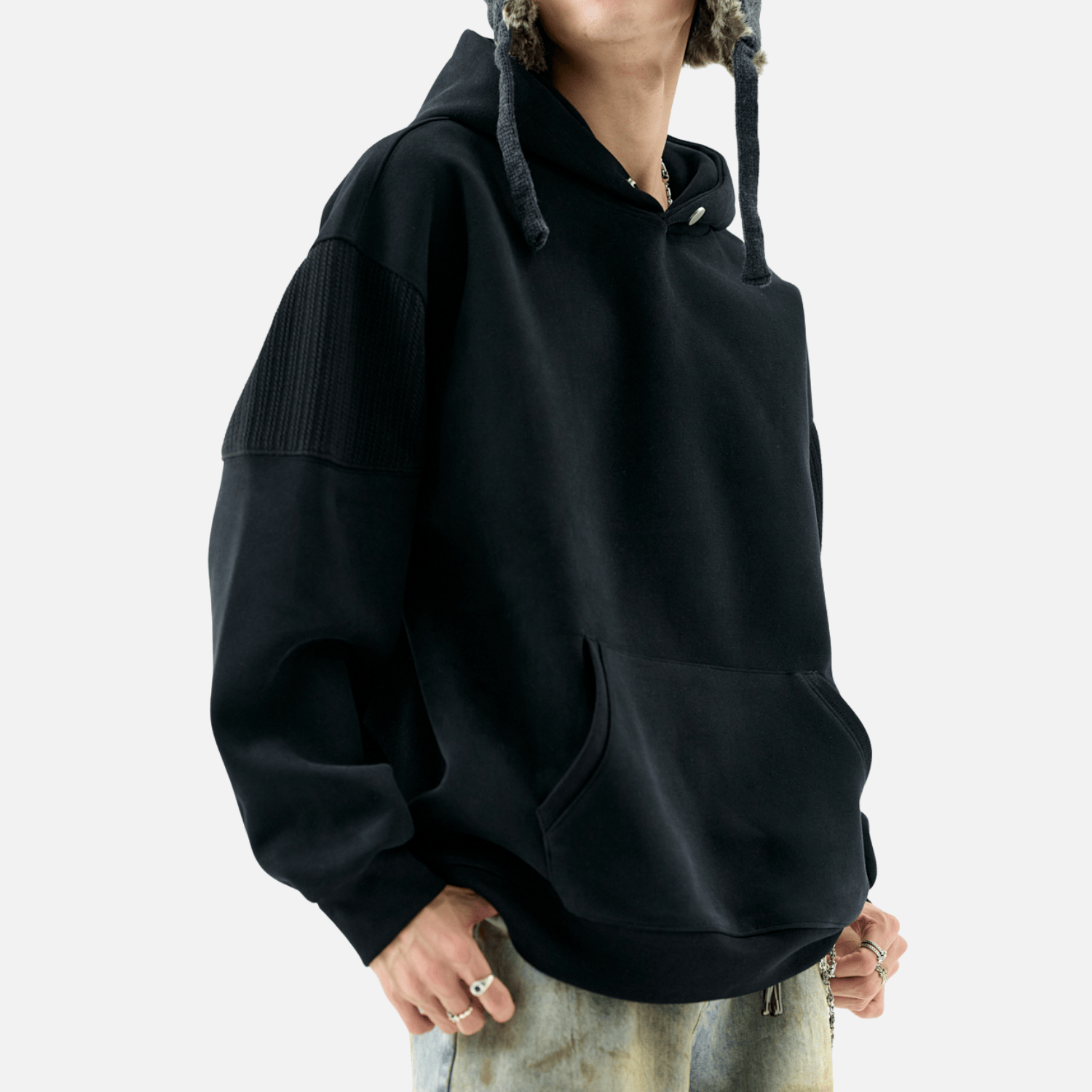 Sudadera minimalista con bolsillo