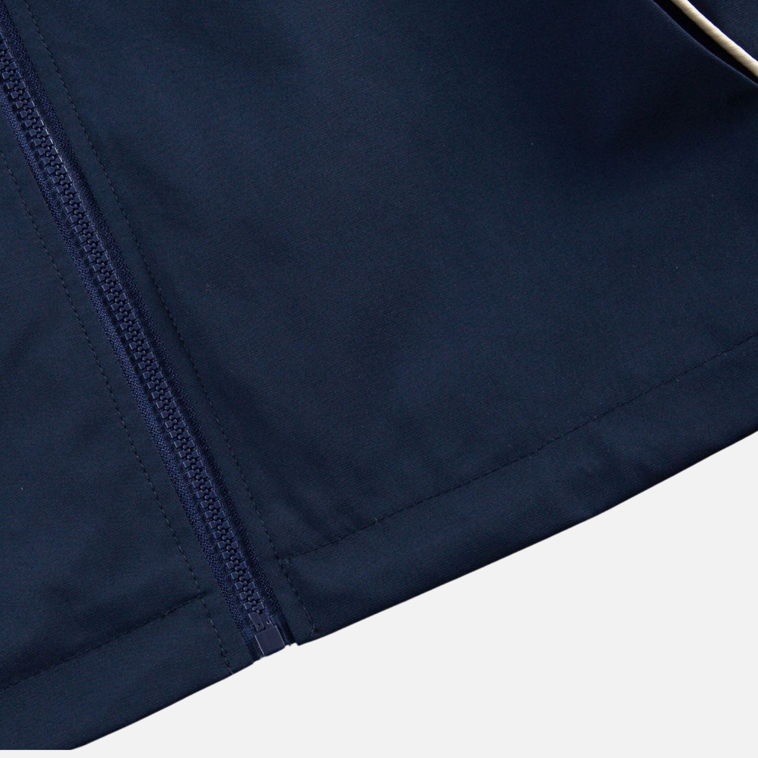 Chaqueta deportiva vintage a rayas con cuello alto