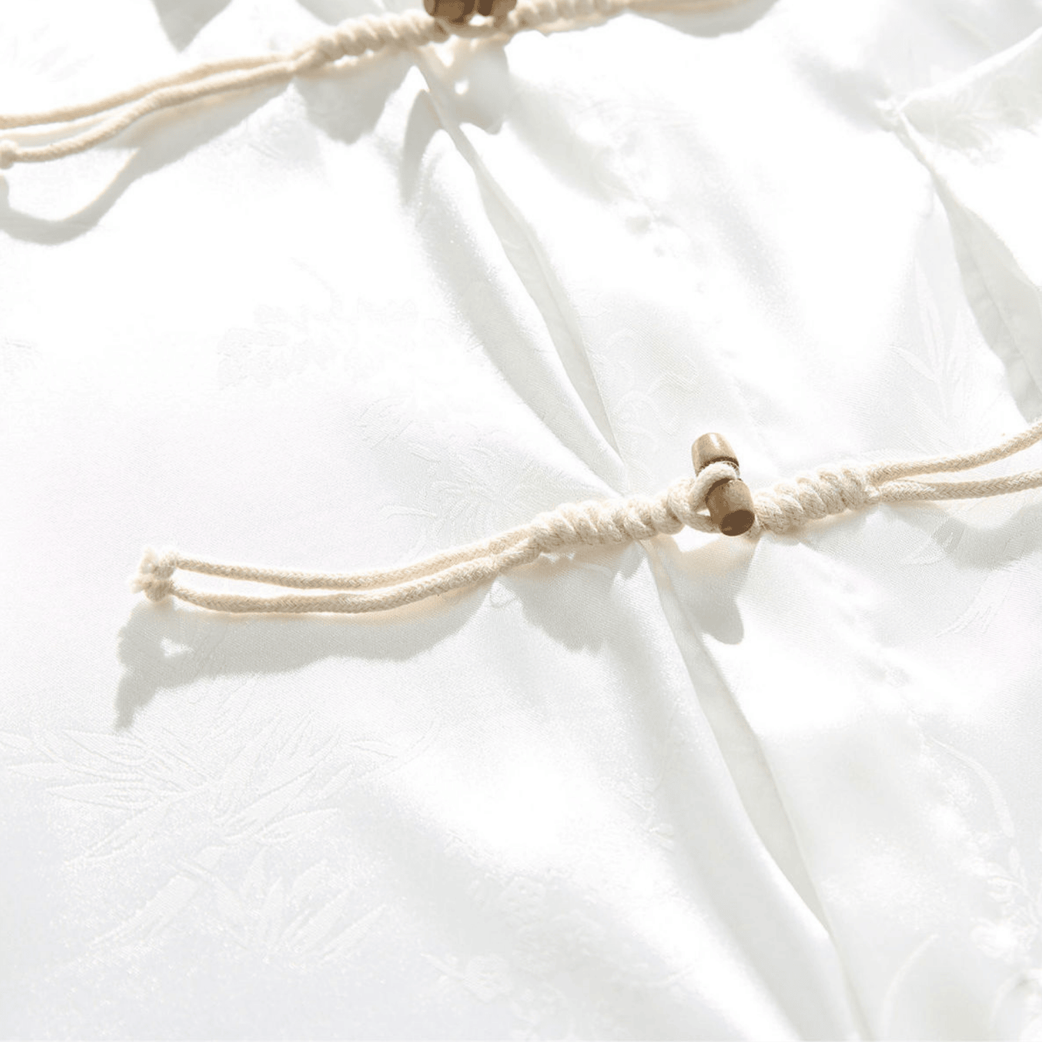 Elegantes Hemd mit Herzstickerei