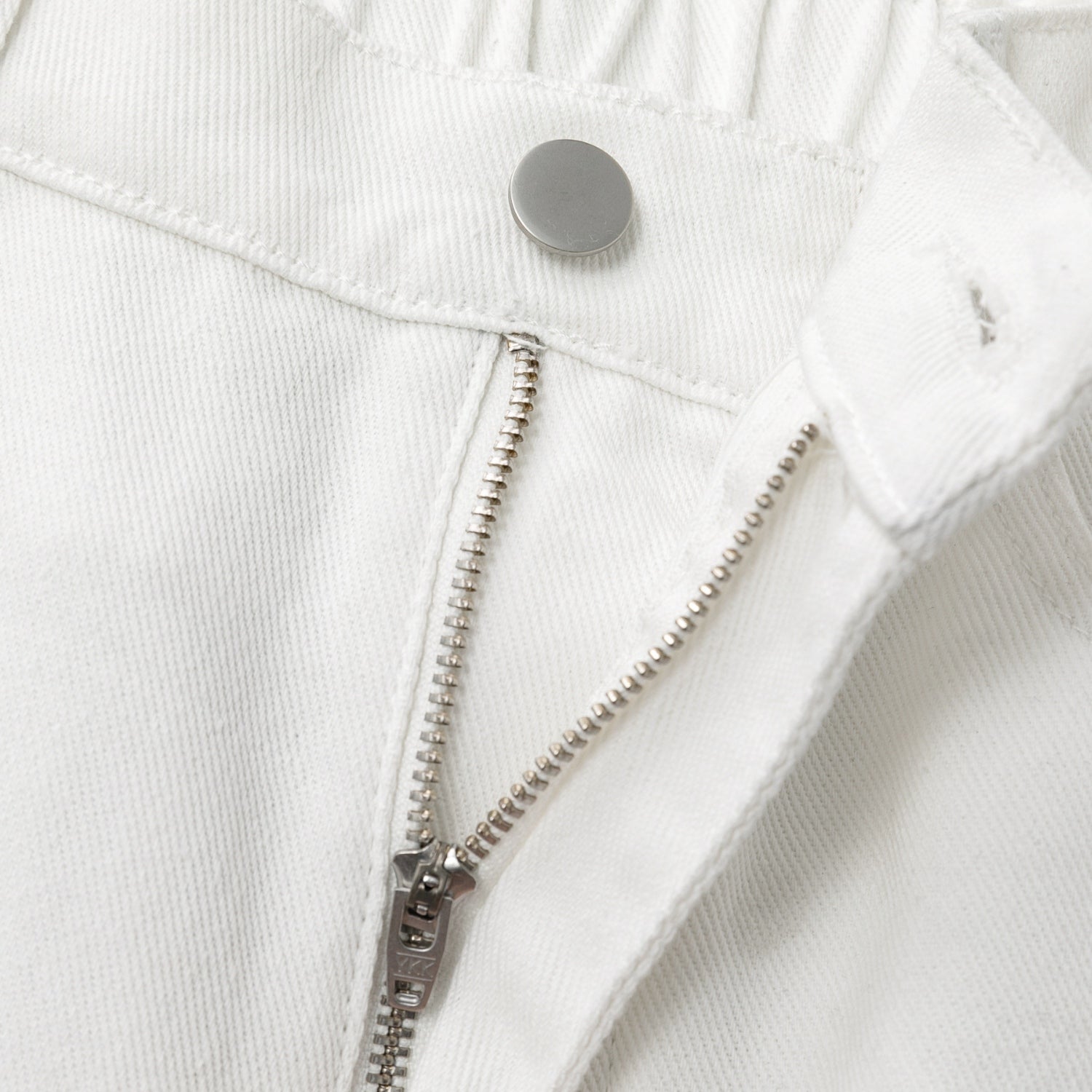 Pantalón corto cargo de sarga texturizada