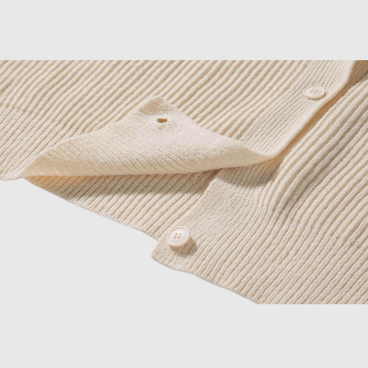 Suéter tipo cárdigan acogedor con botones