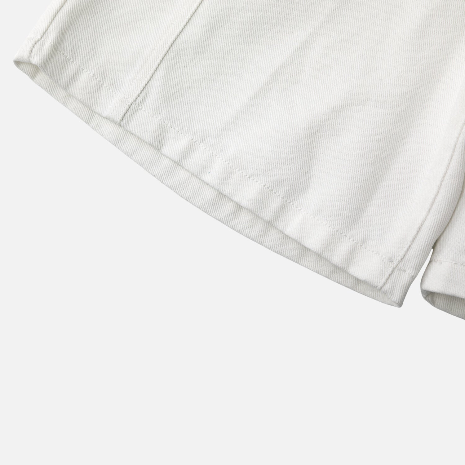 Pantalón corto cargo de sarga texturizada