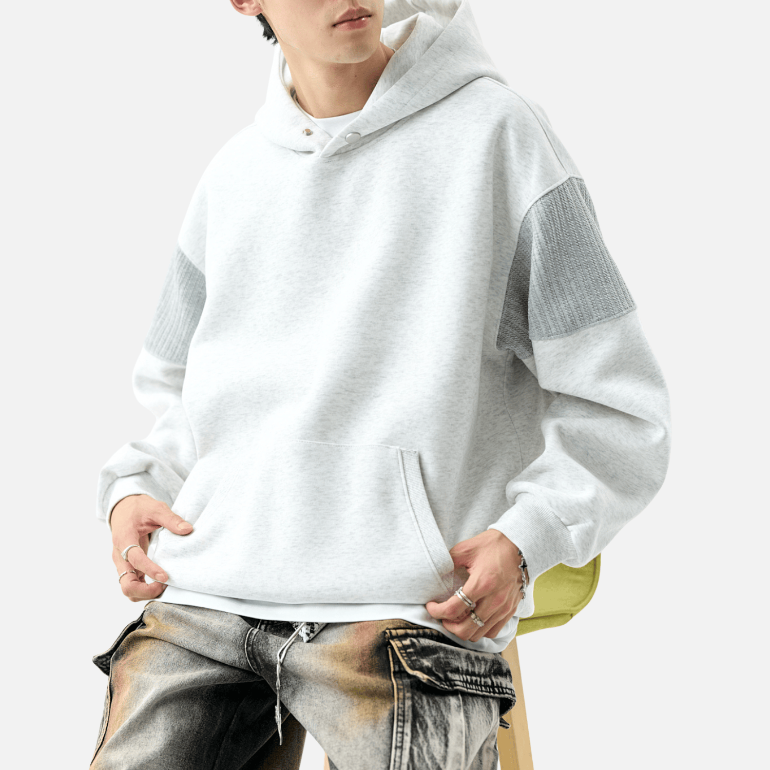 Sudadera minimalista con bolsillo