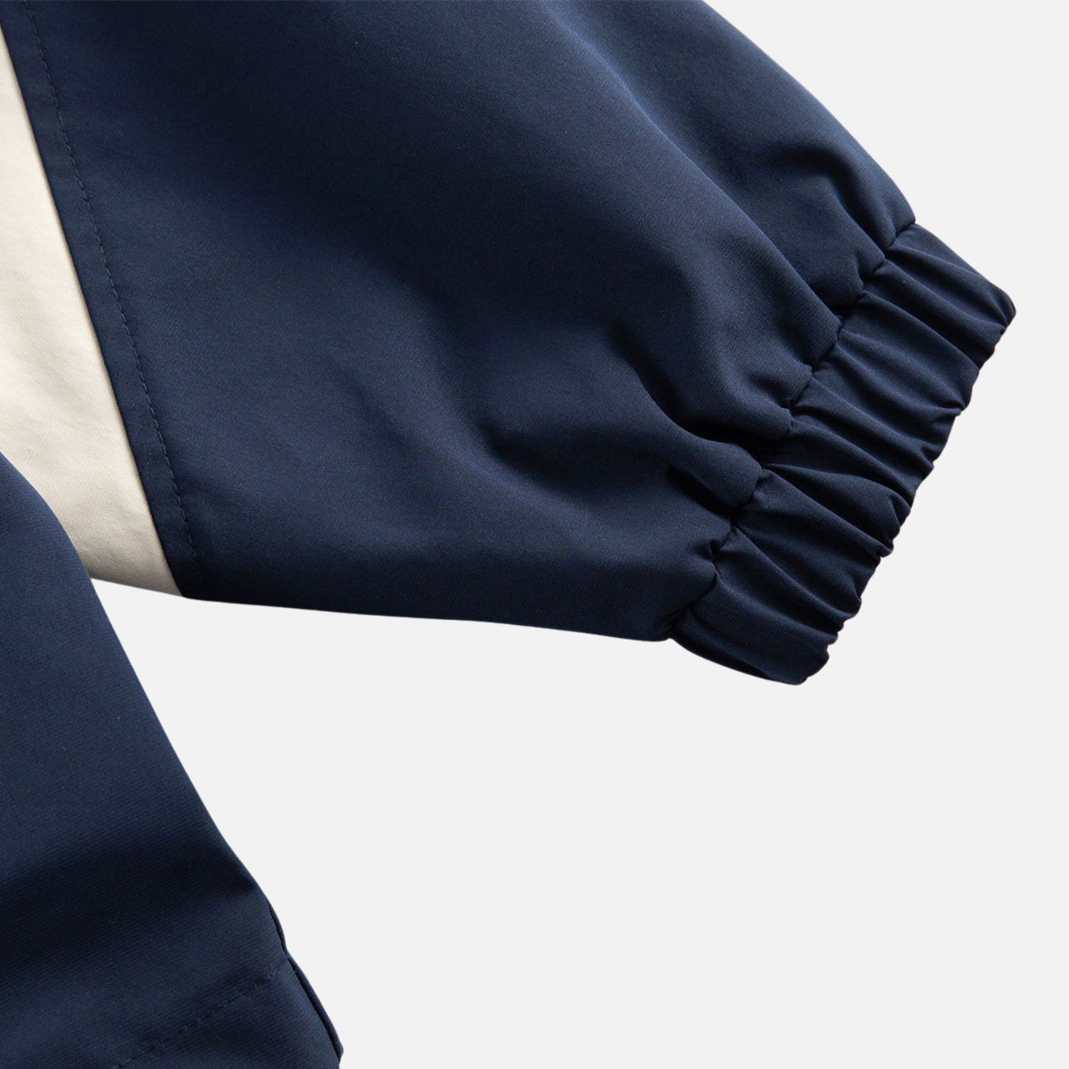 Chaqueta deportiva vintage a rayas con cuello alto