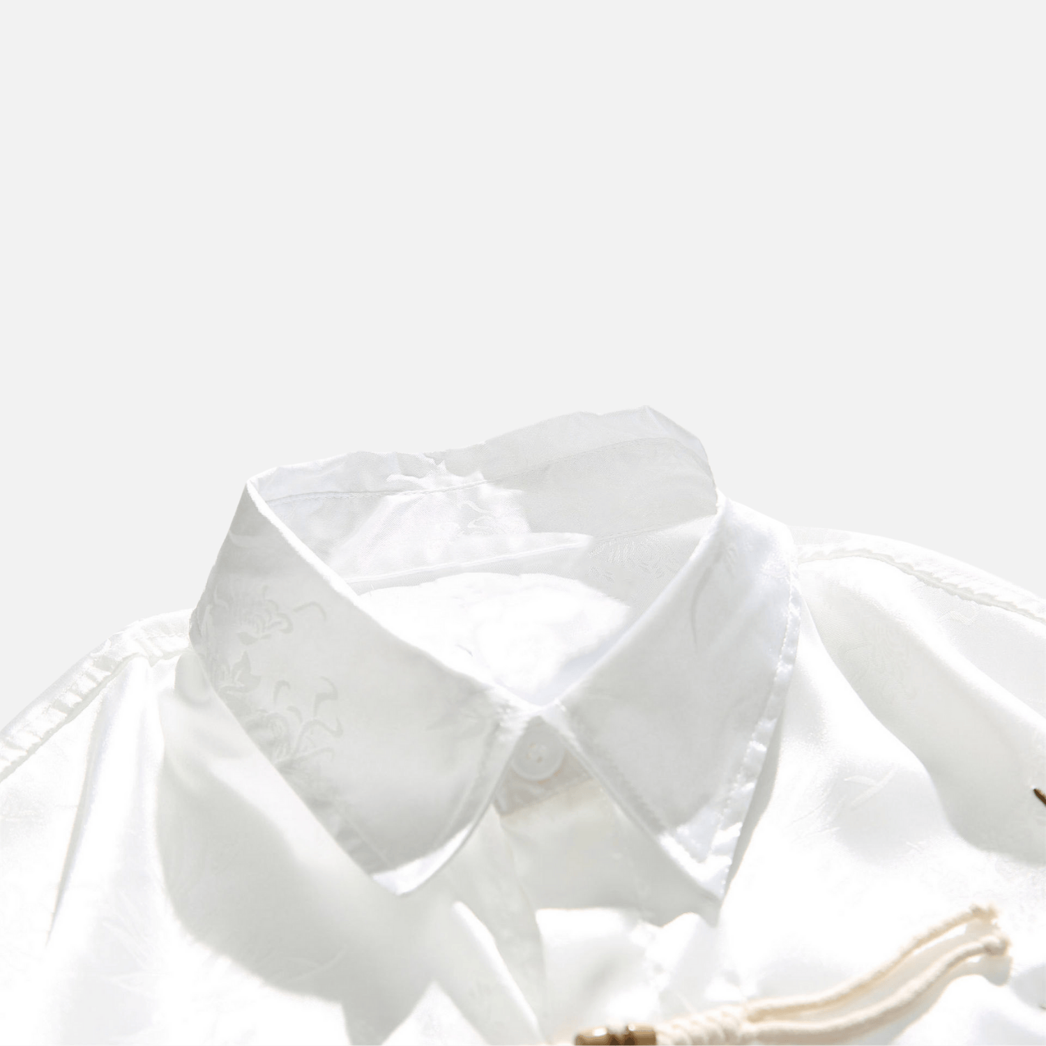 Elegantes Hemd mit Herzstickerei