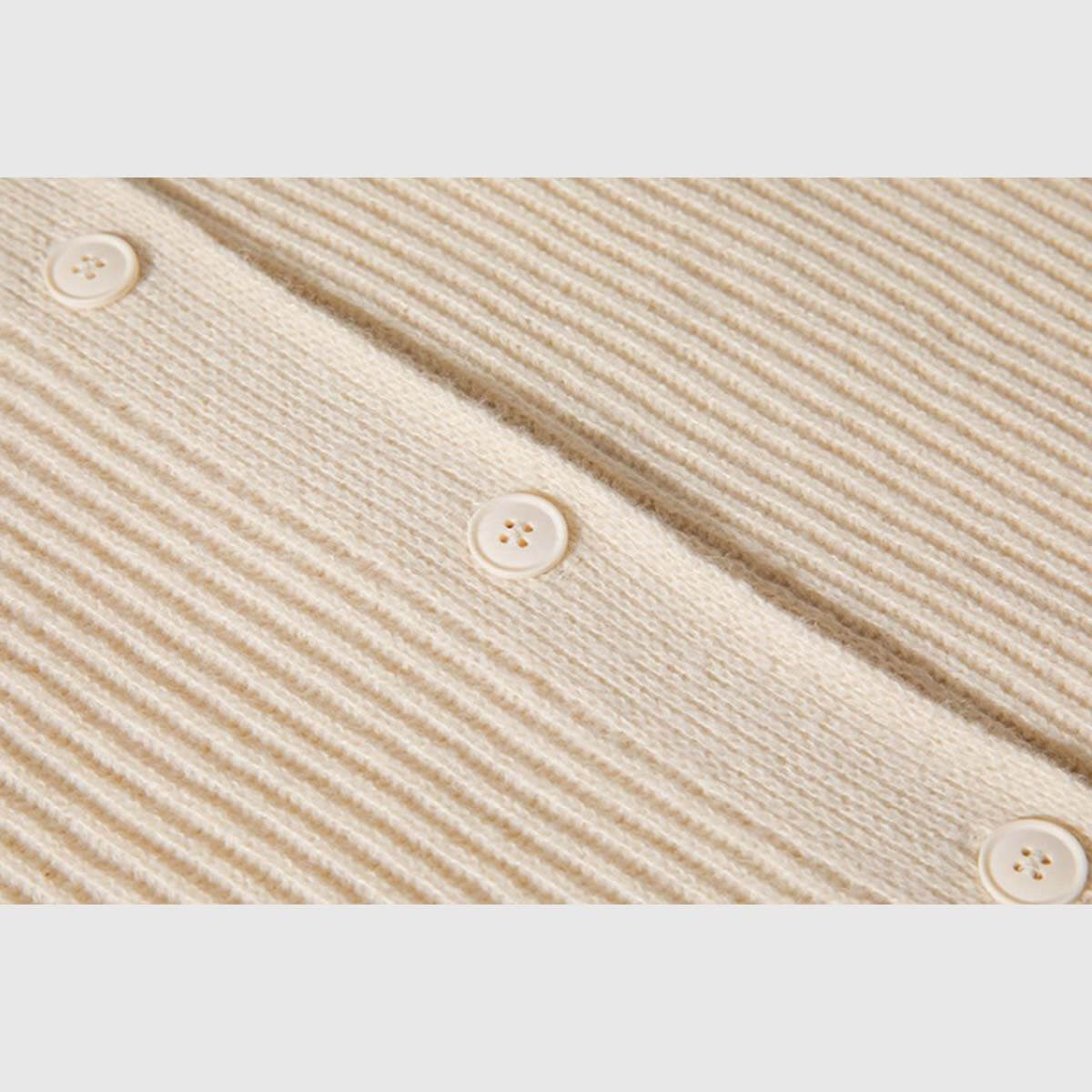 Suéter tipo cárdigan acogedor con botones