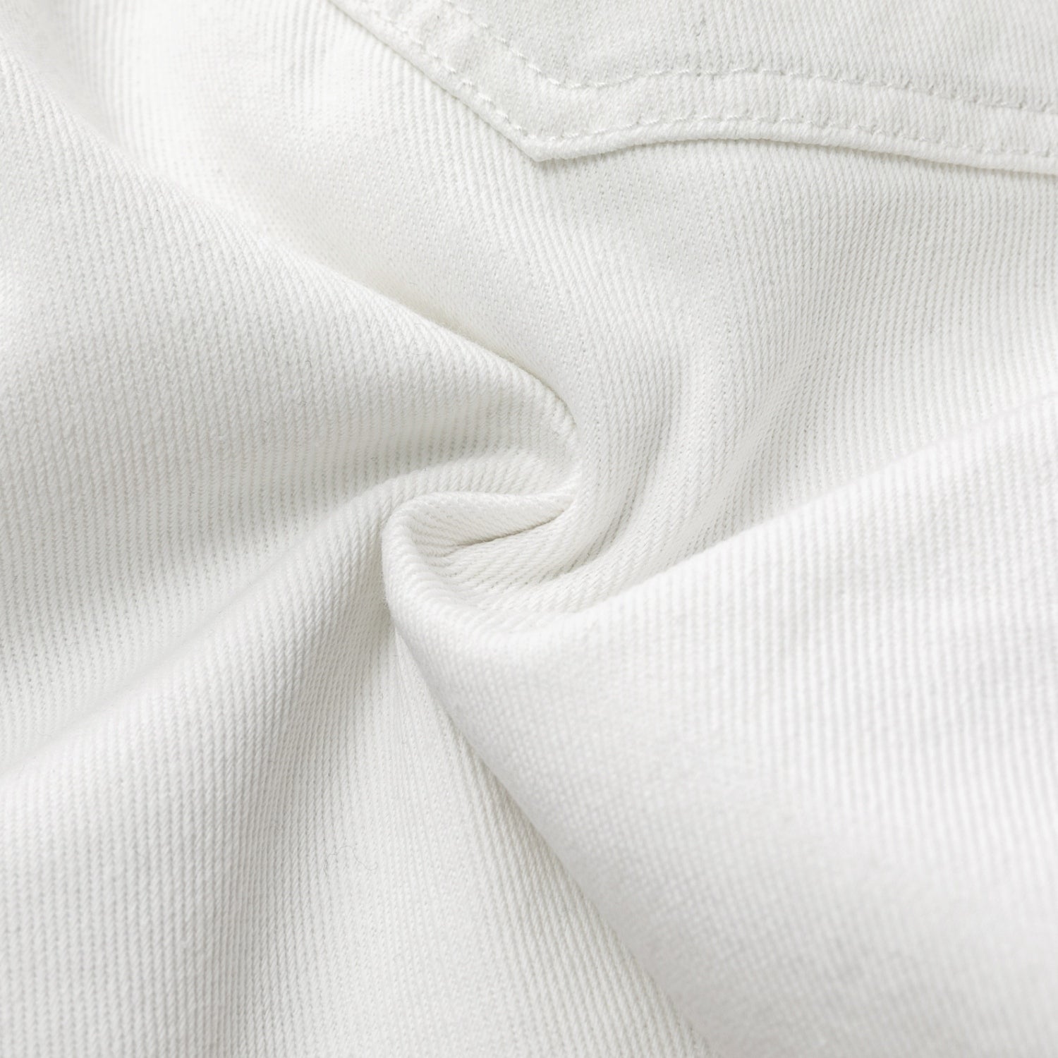 Pantalón corto cargo de sarga texturizada