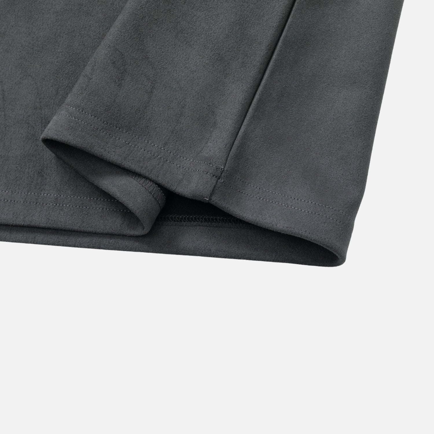 Strukturiertes, farblich abgesetztes, besticktes T-Shirt