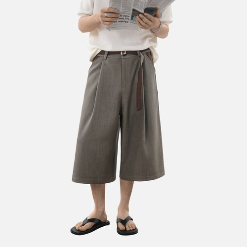Shorts tagliati su misura con fit pulito