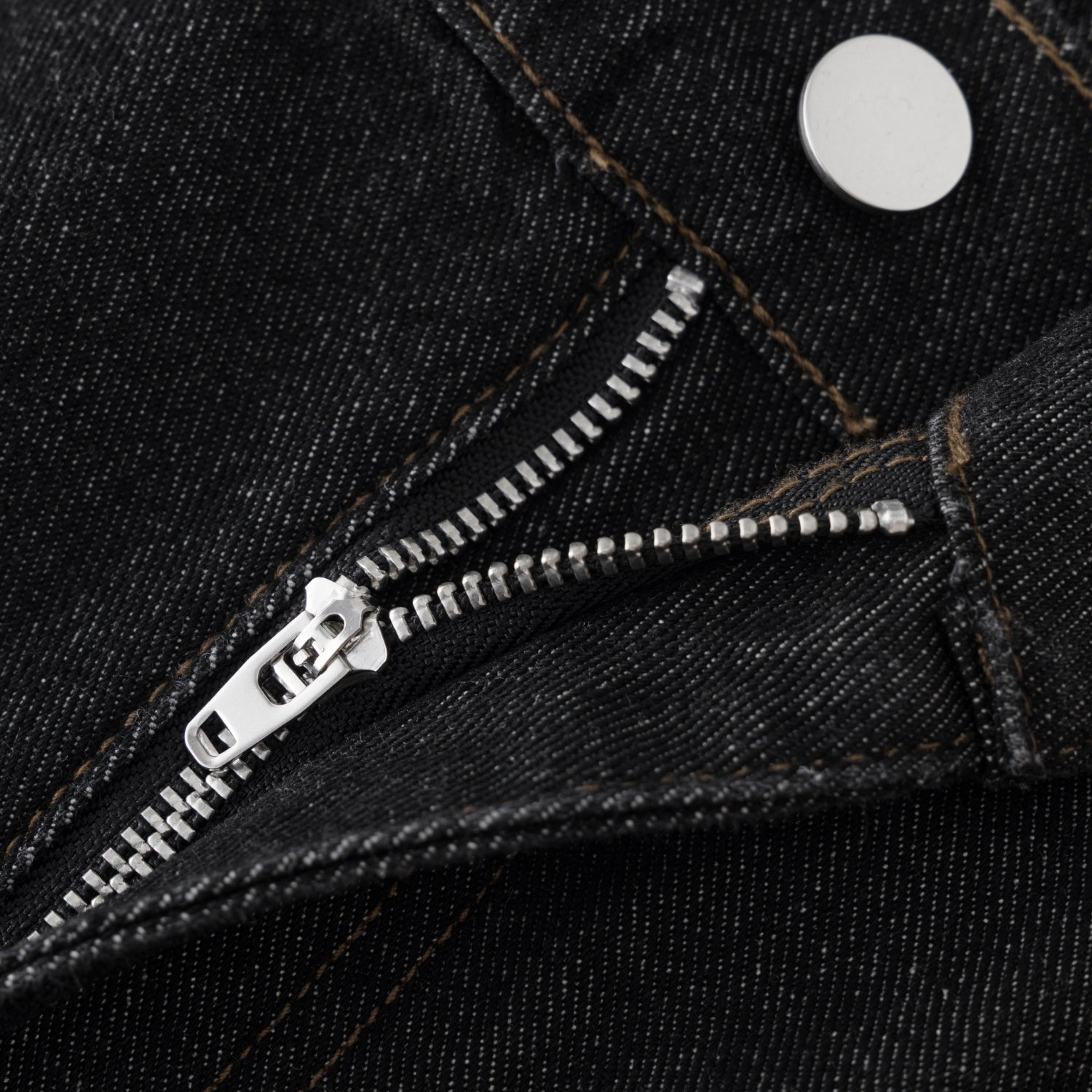 Double Pleated Baggy Jeans
