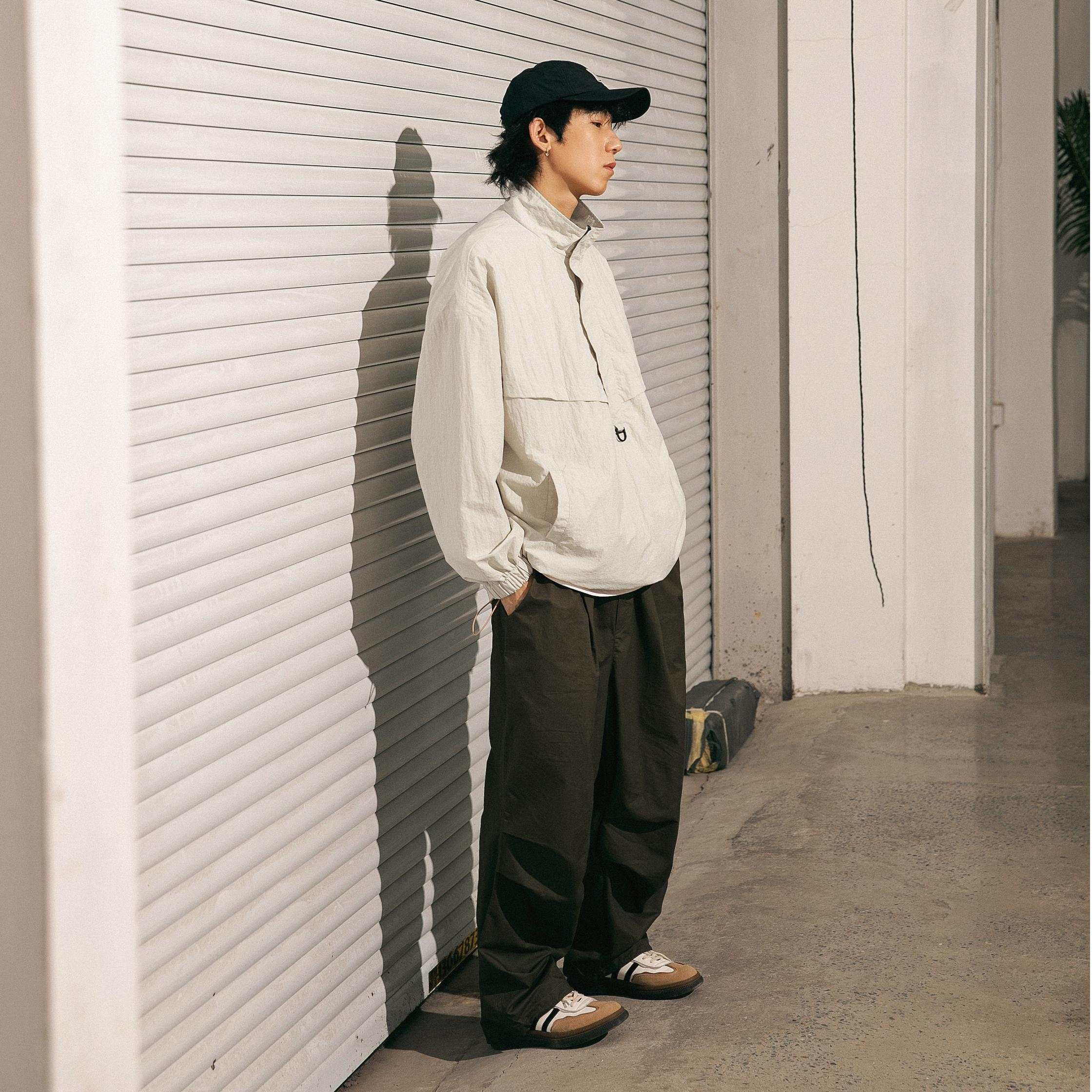 Chaqueta táctica impermeable con textura y media cremallera