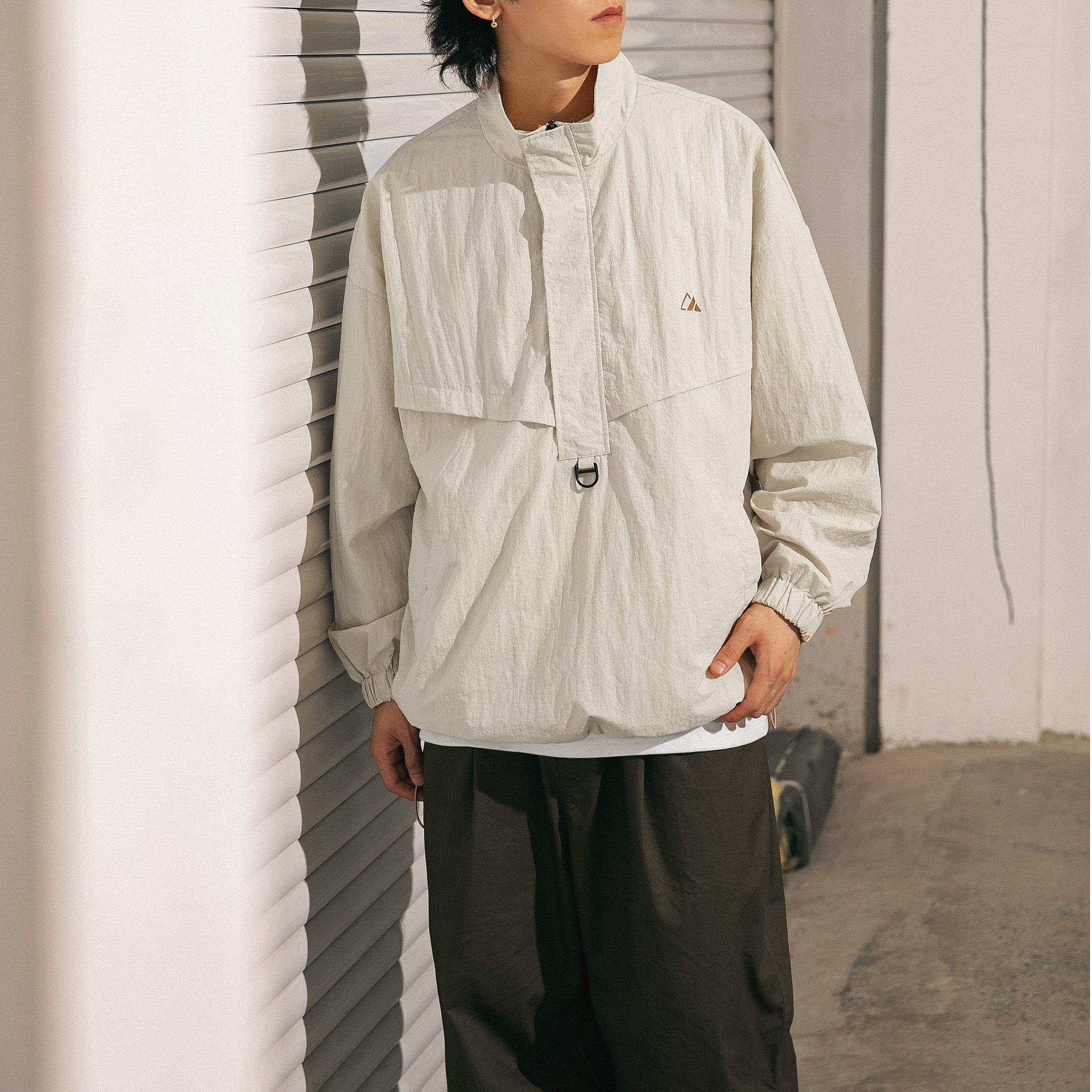 Chaqueta táctica impermeable con textura y media cremallera