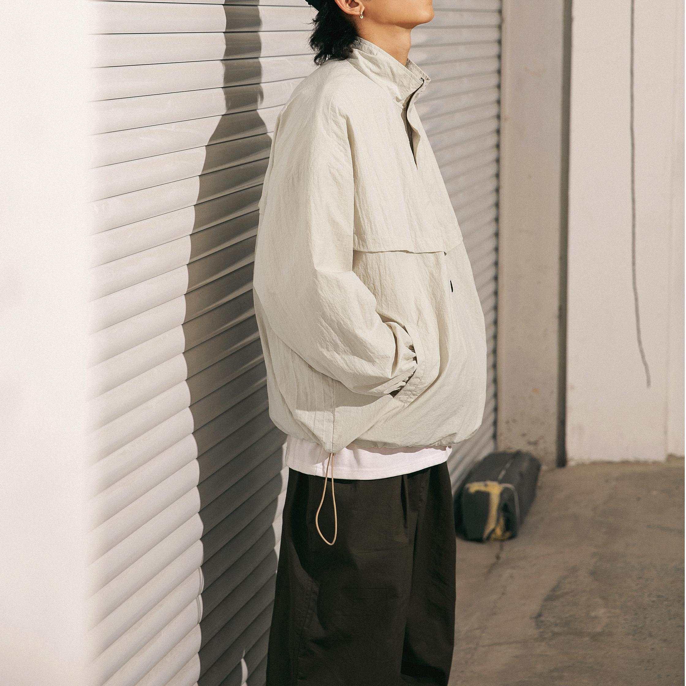 Chaqueta táctica impermeable con textura y media cremallera