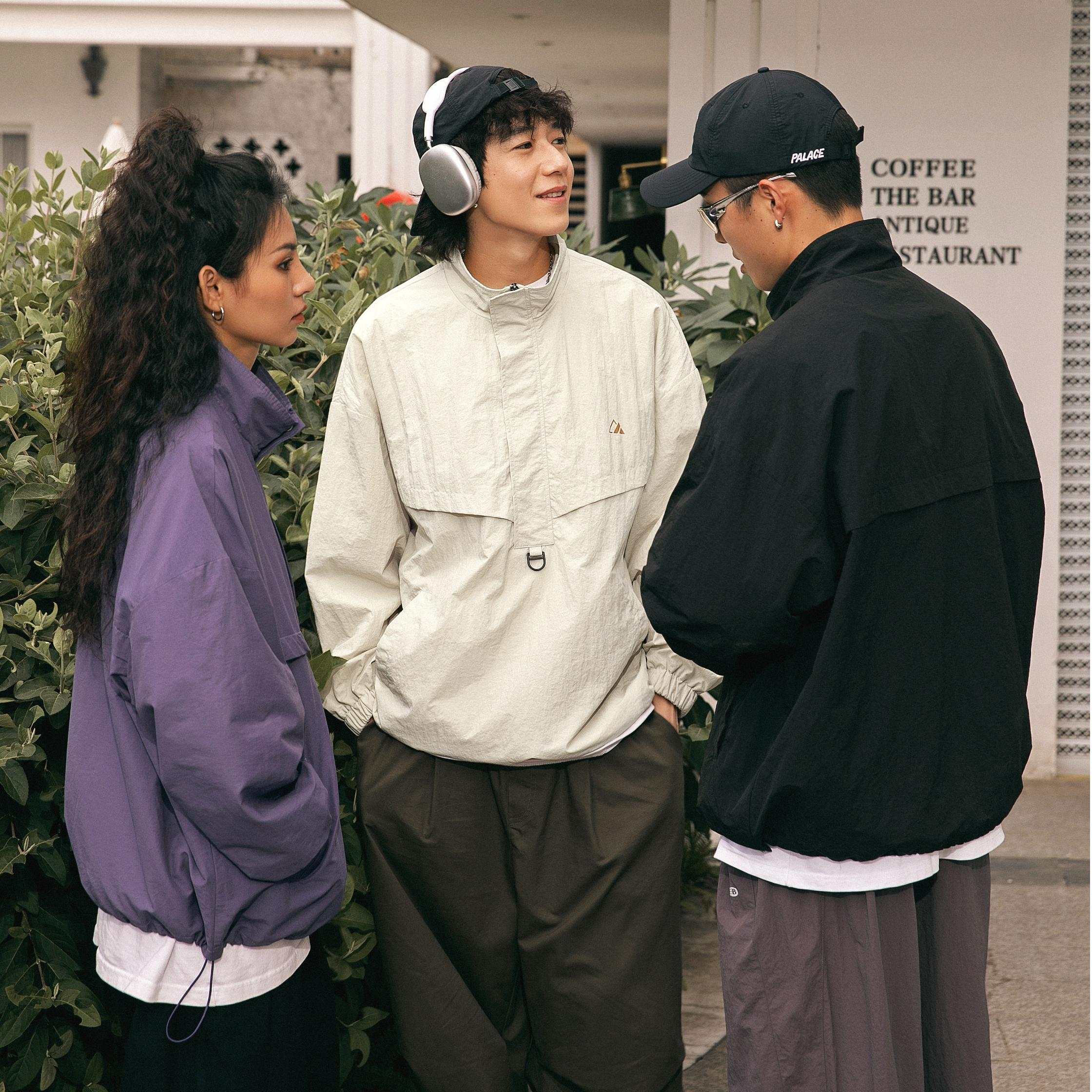 Chaqueta táctica impermeable con textura y media cremallera