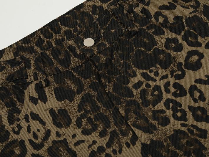 Cargo-Shorts mit Leopardenmuster