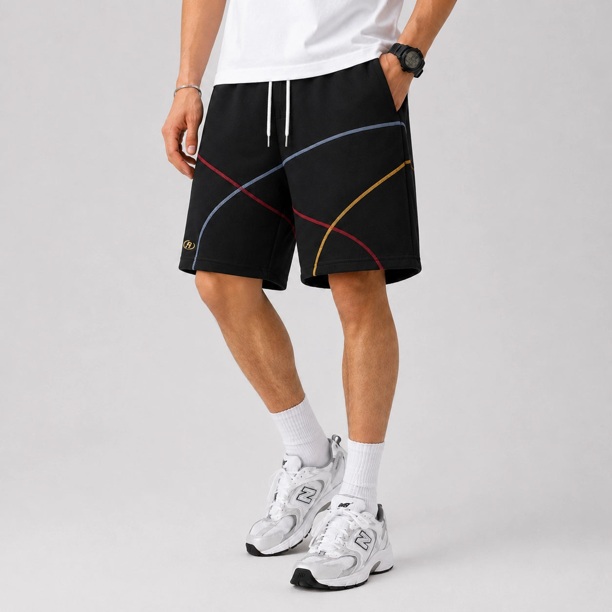 Shorts mit Kontrastnähten