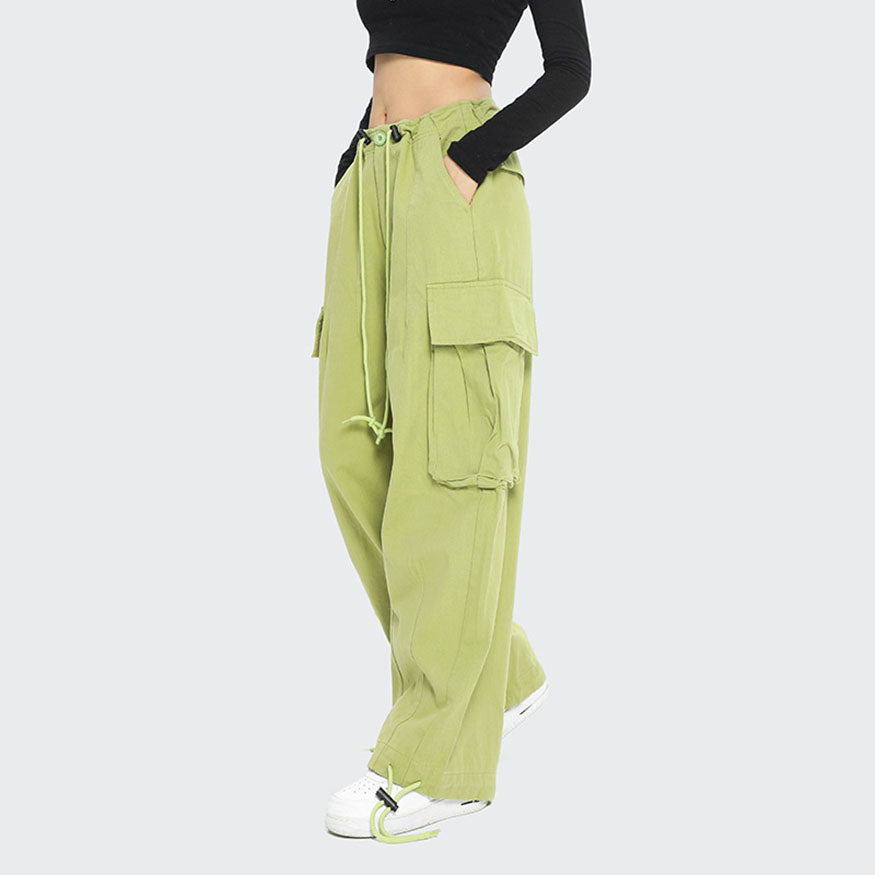 Pantalones cargo minimalistas con cordón