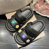 Due cinturino colorato fiore decor sandali