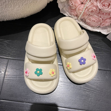 Sandalen mit buntem Blumendekor und zwei Riemen