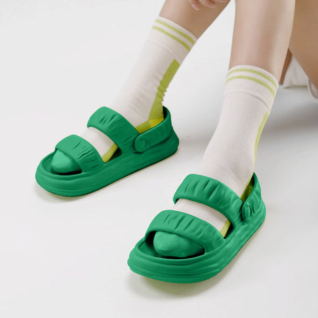 Sandalen mit pflanzlicher Textur
